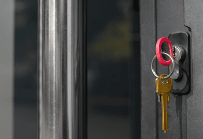 Qué hacer si te dejas las llaves puestas por dentro